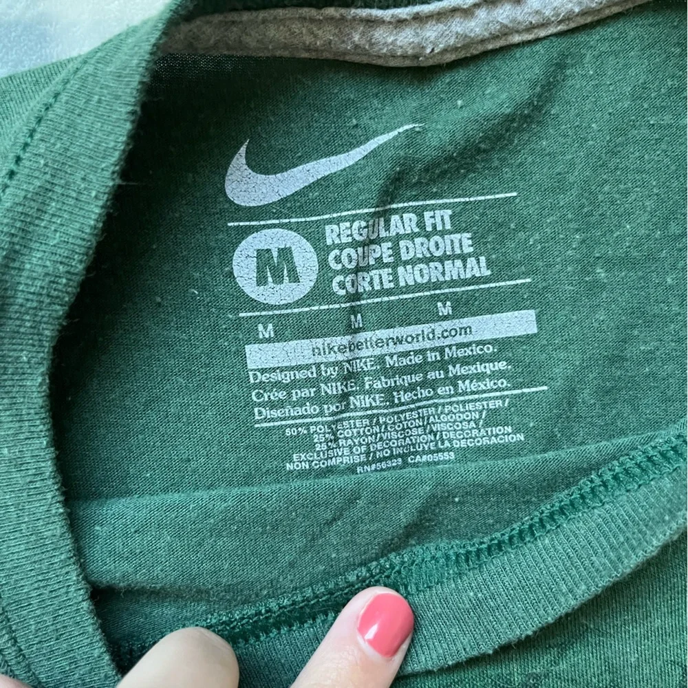 Nike Men’s Medium Green And Yellow Oregon Ducks Short Sleeve T-Shirt - Picture 3 of 4